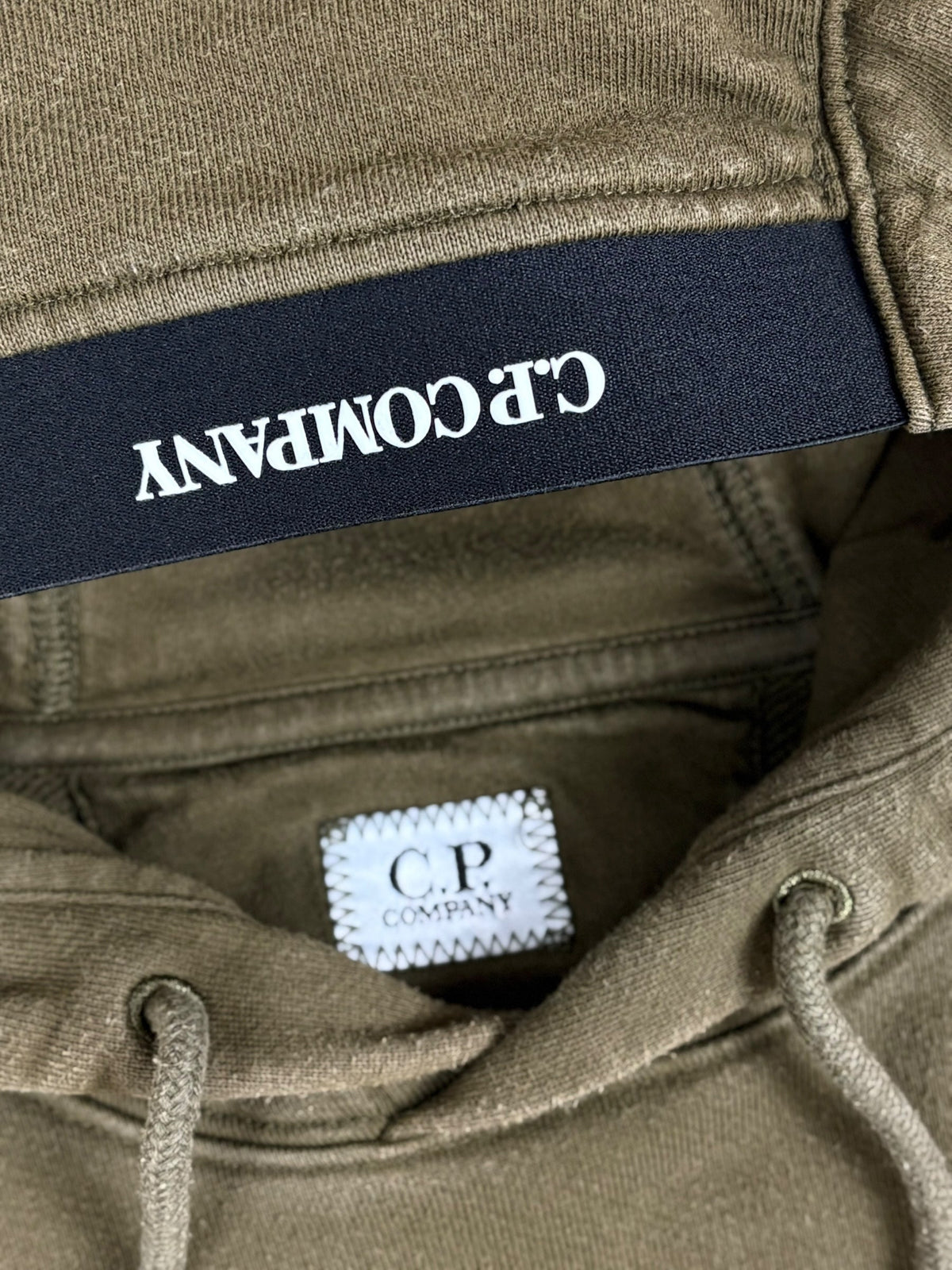 Hoodie C.P Company kaki taille S - Détail