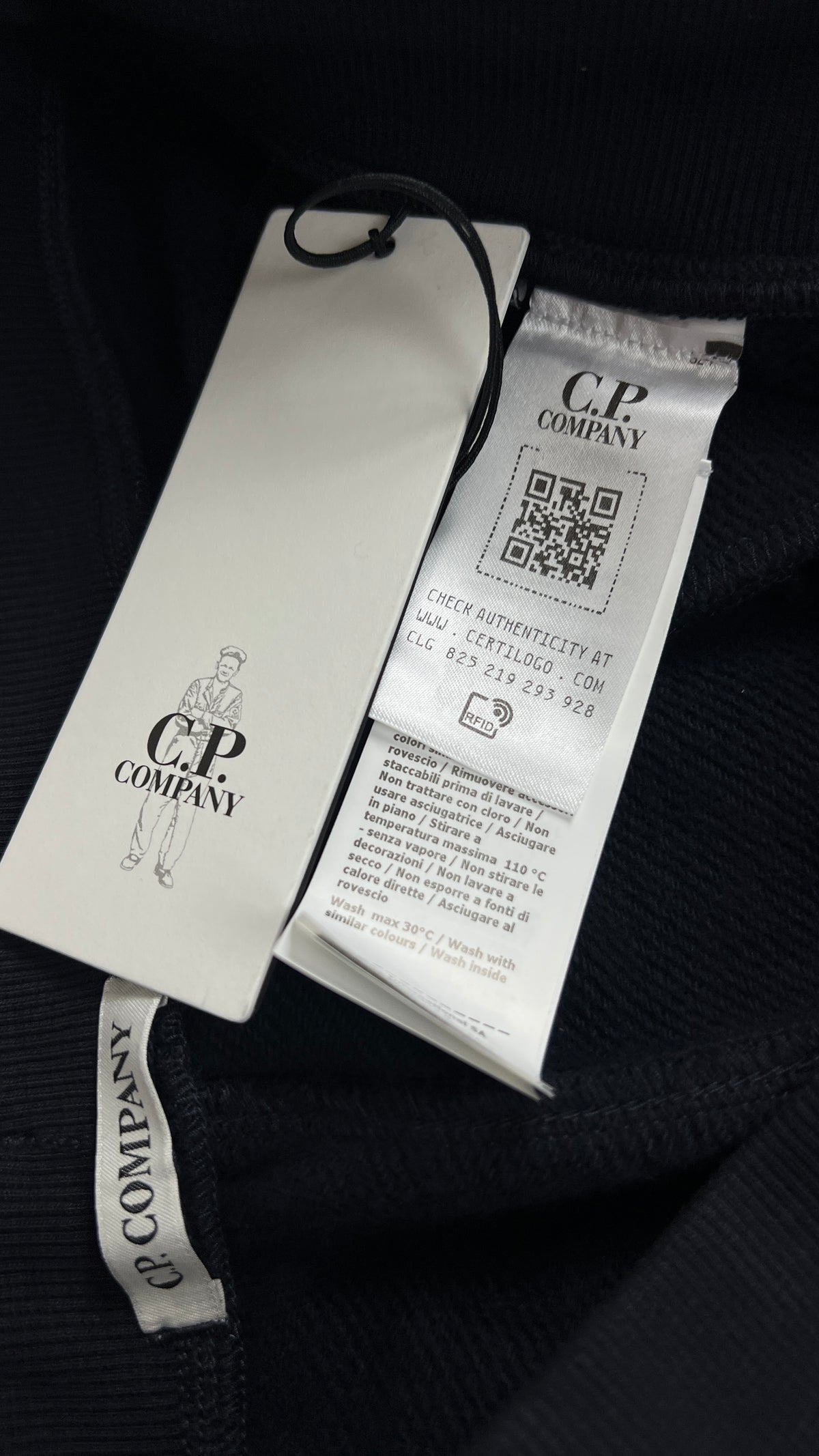 Jogging C.P Company Diagonal Raised Fleece Lens Total Eclipse marine, détail étiquettes et finitions — vue 4