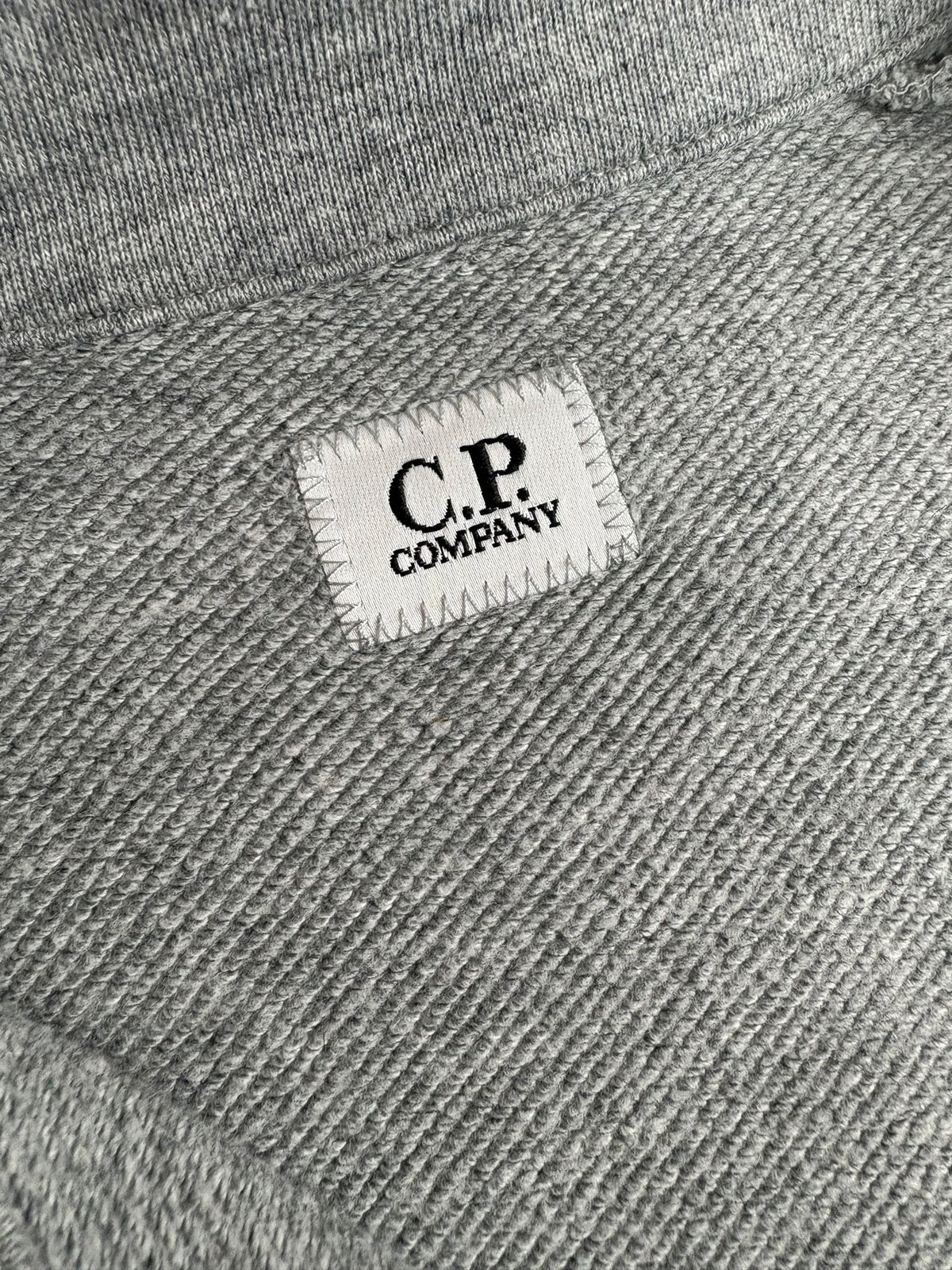 Pull C.P Company gris taille L - Logo et étiquette