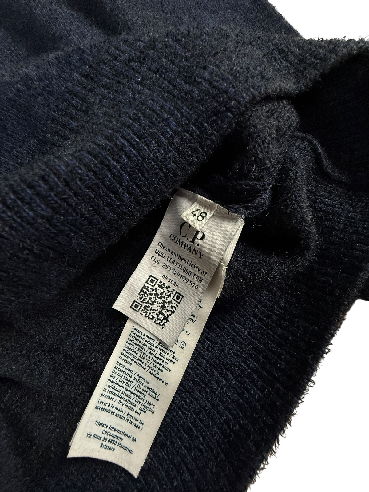 Pull C.P Company marine taille 48 - Détail