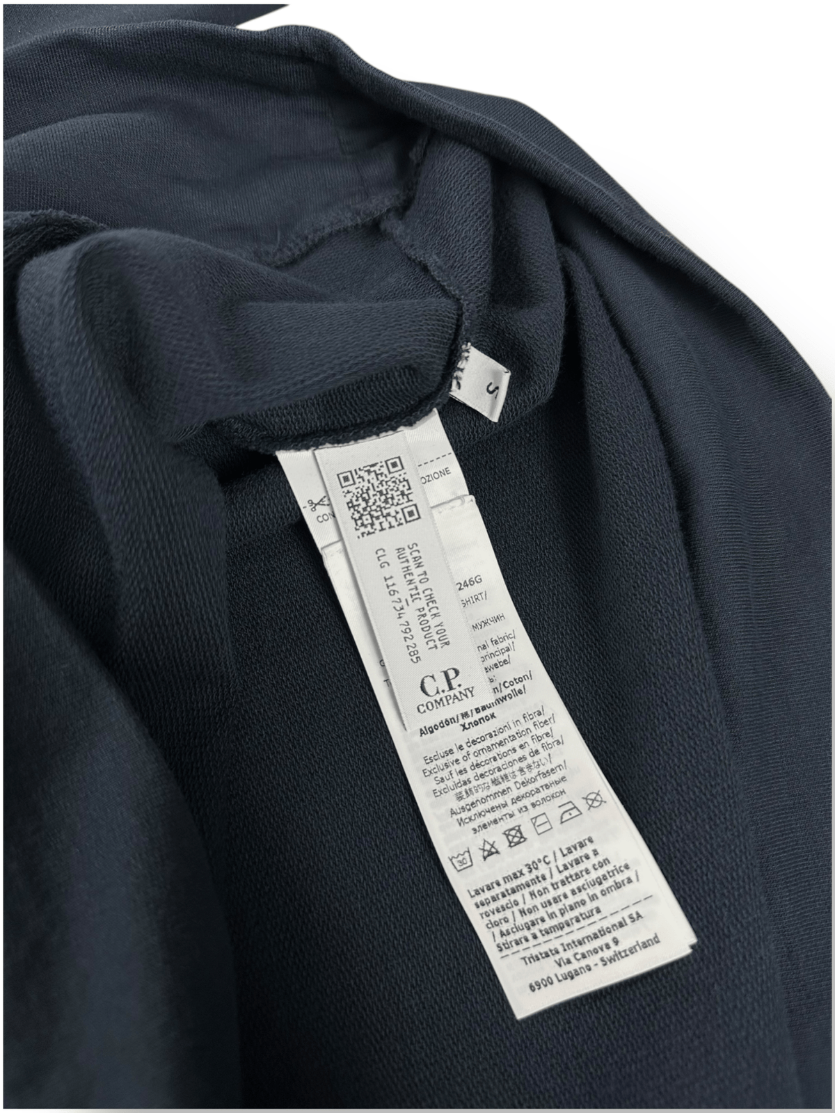 Sweat-shirt Crewneck C.P Company marine, détail logo et étiquette — vue 4