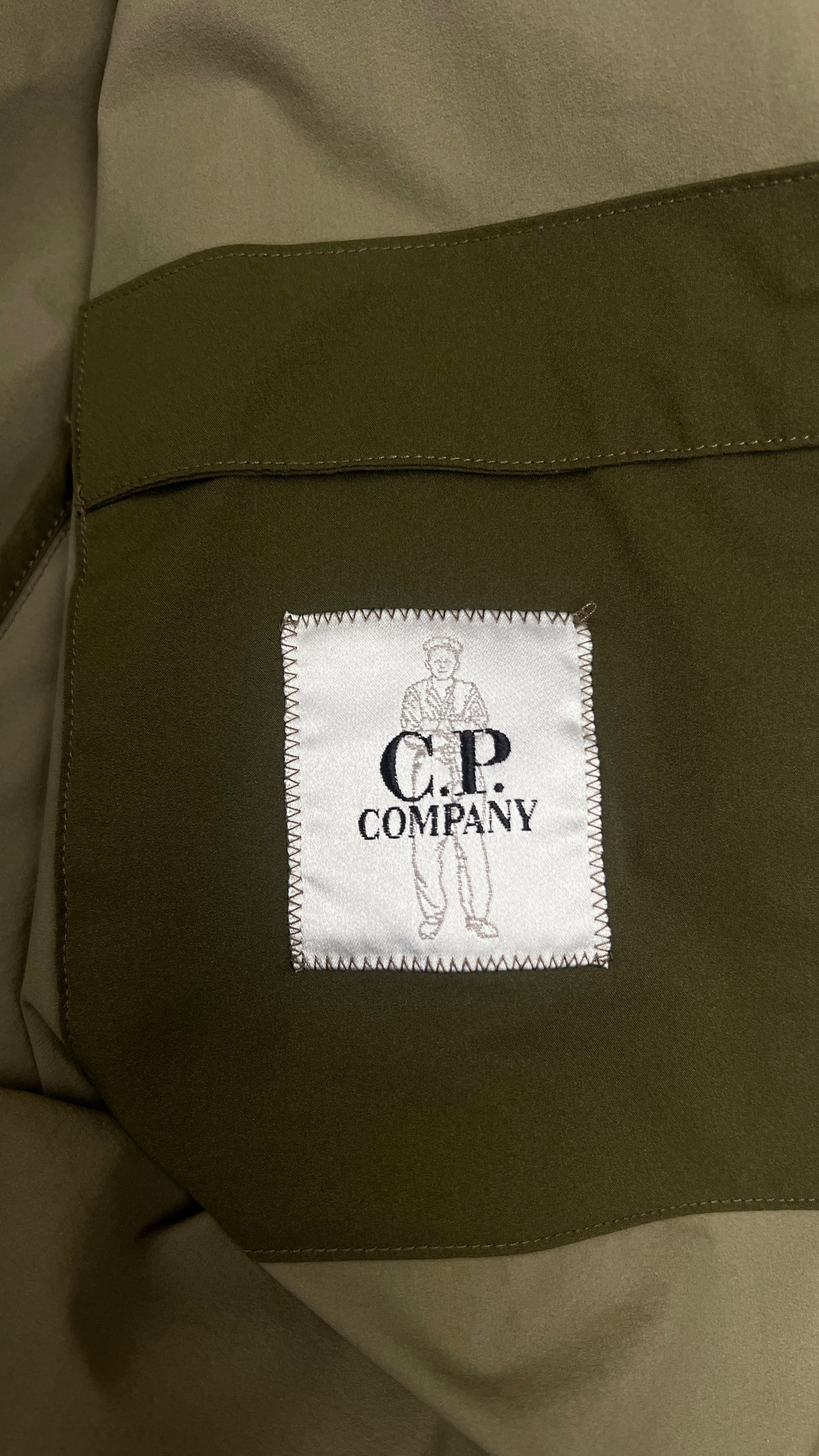 Veste C.P Company Pro-Tek kaki, détail étiquettes et finitions — vue 5