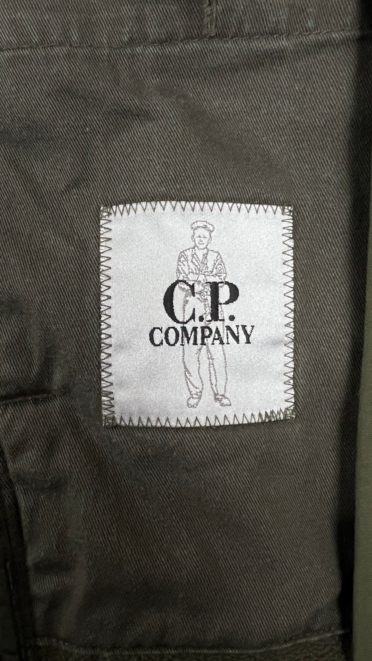 Veste C.P Company Soft Shell-R kaki, détail étiquettes et finitions — vue 5