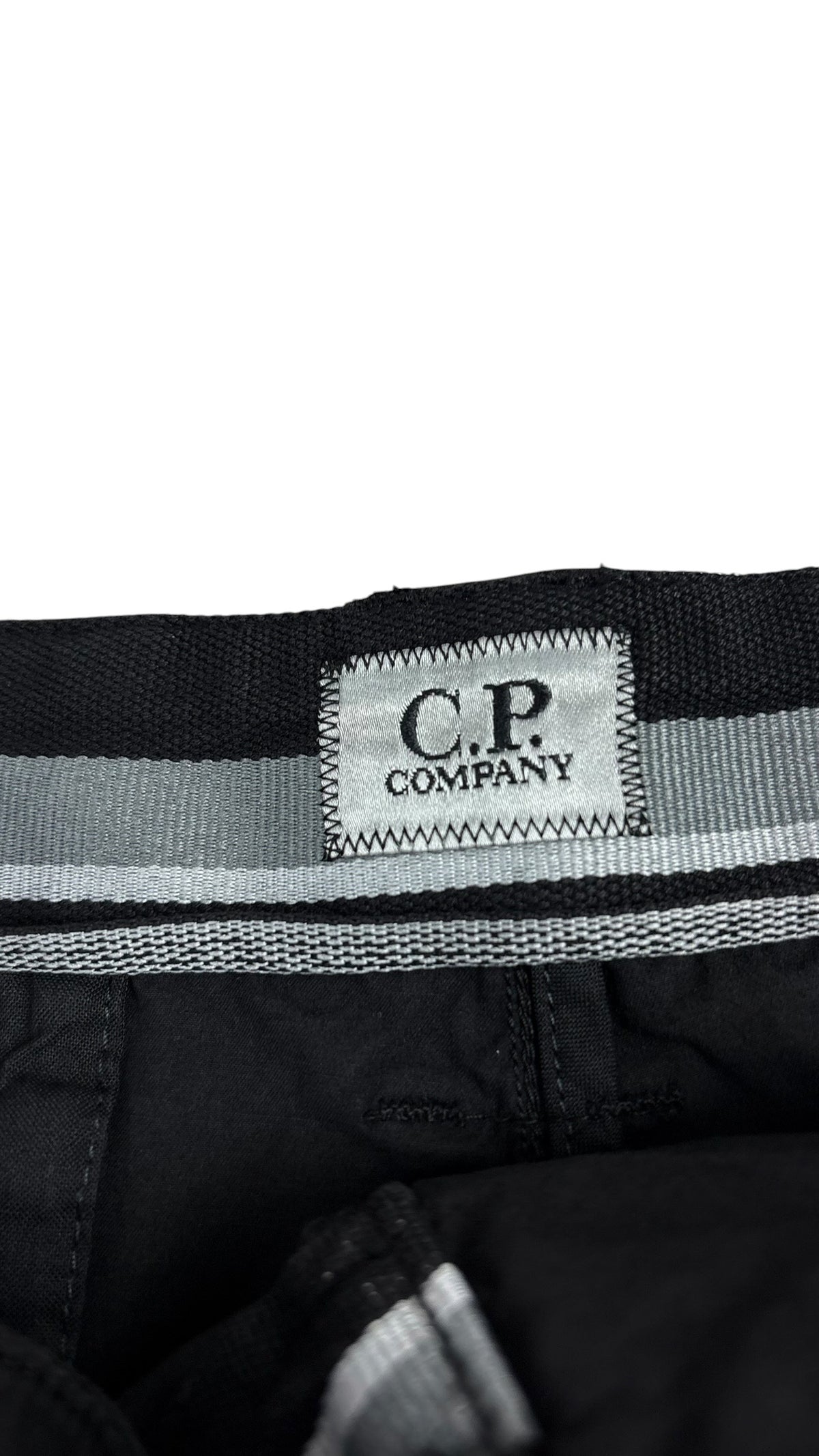 Short cargo C.P Company noir taille 46, détail étiquette — vue 4
