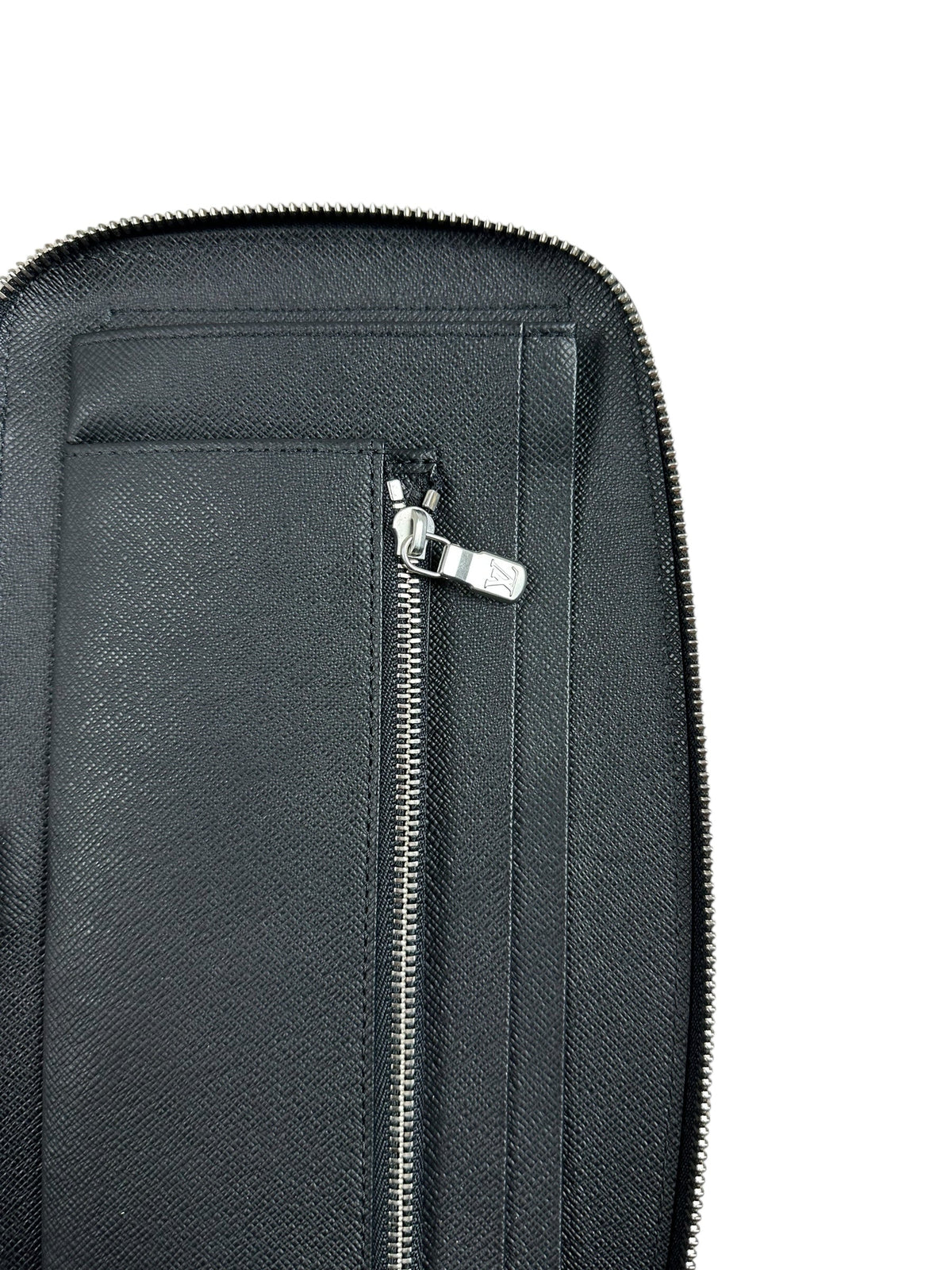 Portefeuille Louis Vuitton Organizer Atoll Taiga noir taille UNI, vue de côté — vue 5