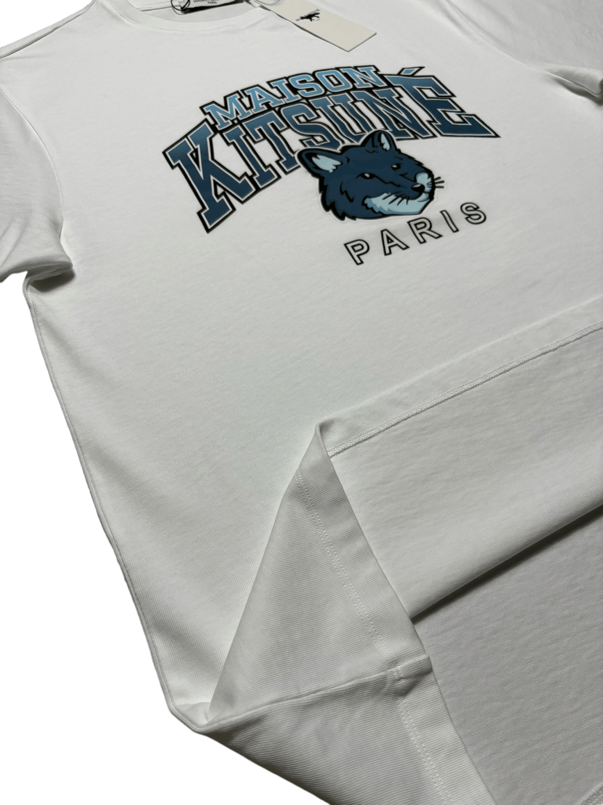 T-Shirt Maison Kitsuné in Weiß, gebraucht, von NB08 authentifiziert, Detail Etiketten und Verarbeitung — Ansicht 4