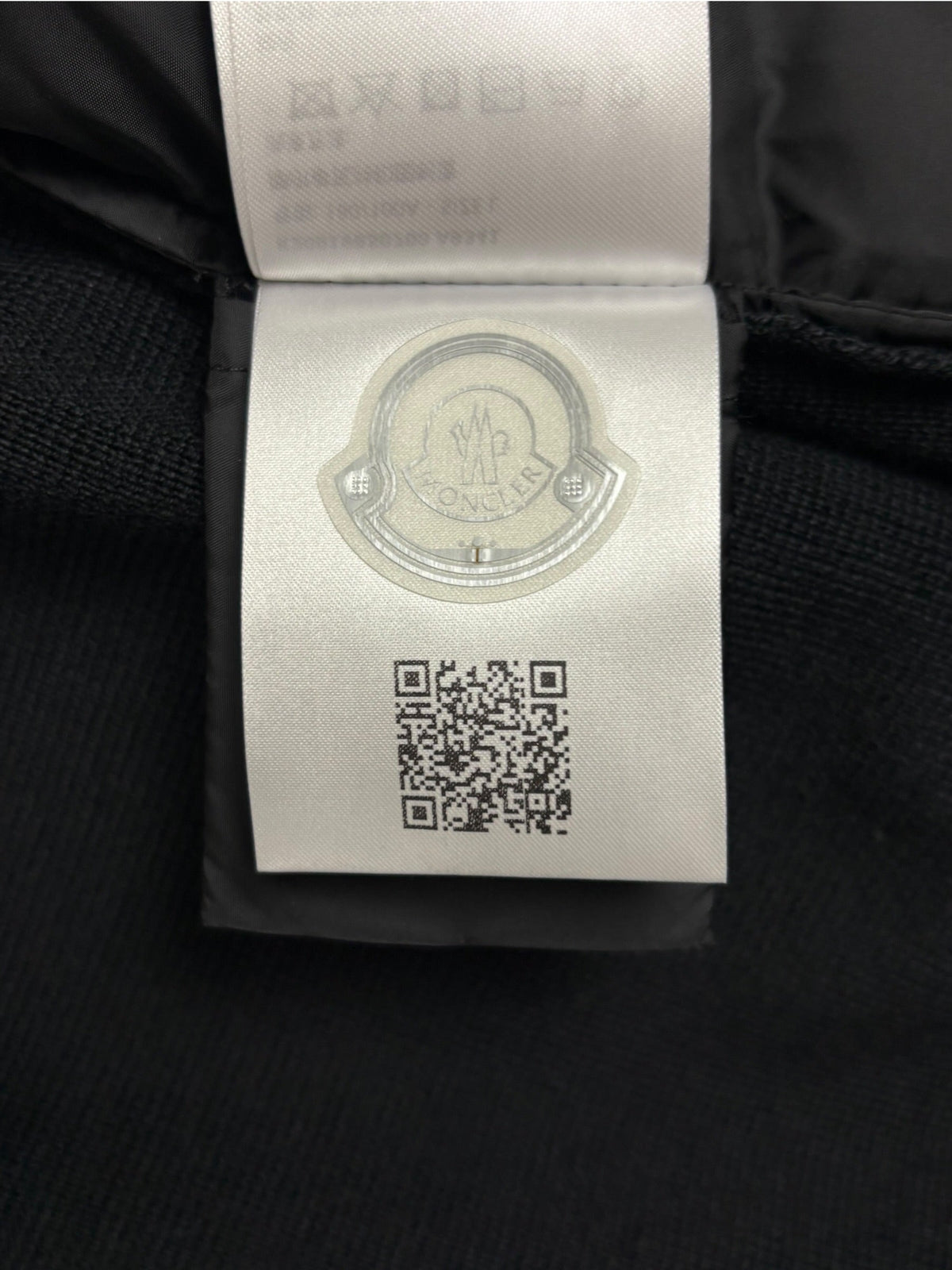 Cardigan Moncler noir taille L - Logo et étiquette