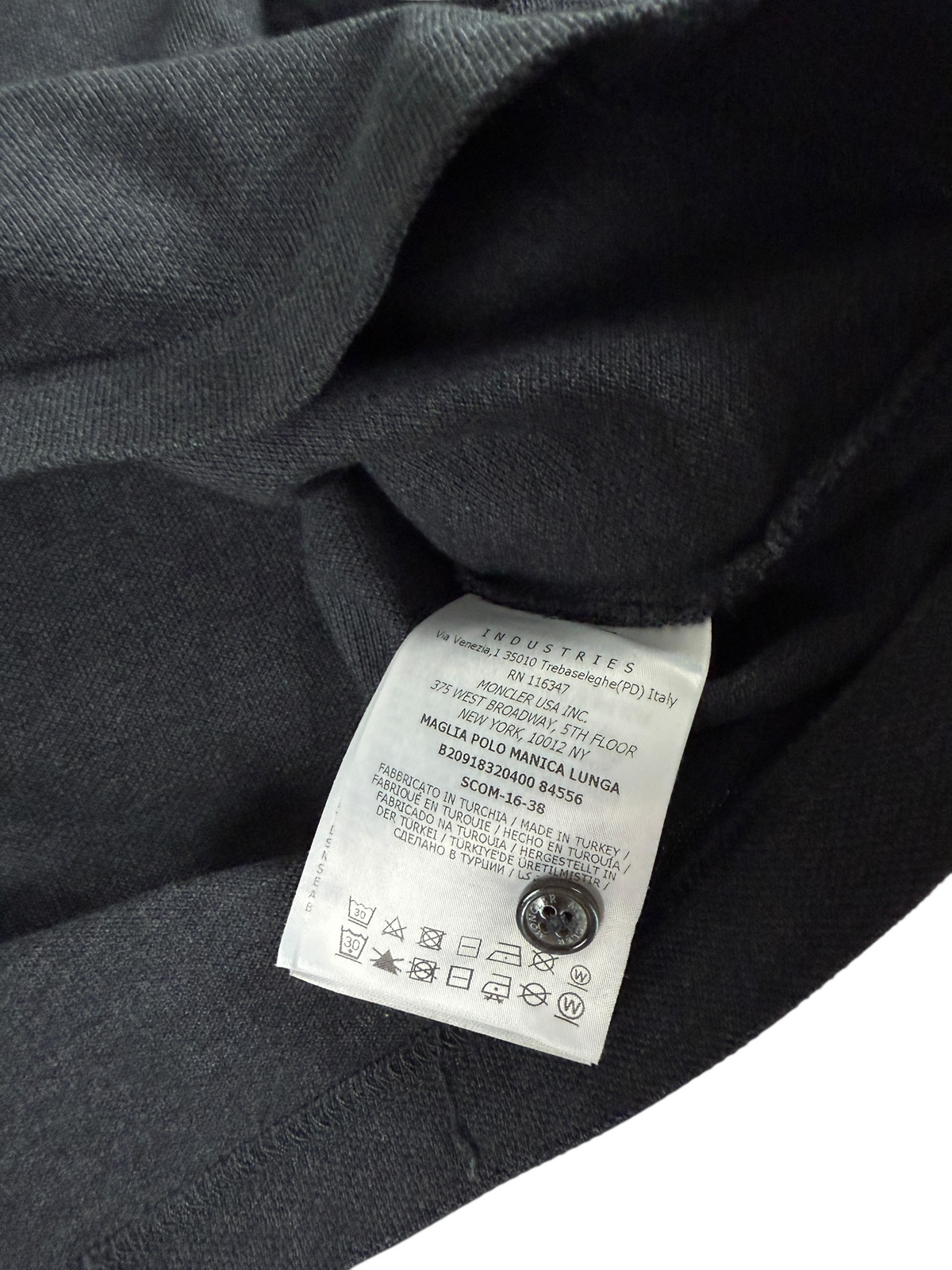 Polo Moncler gris taille M - Logo et étiquette