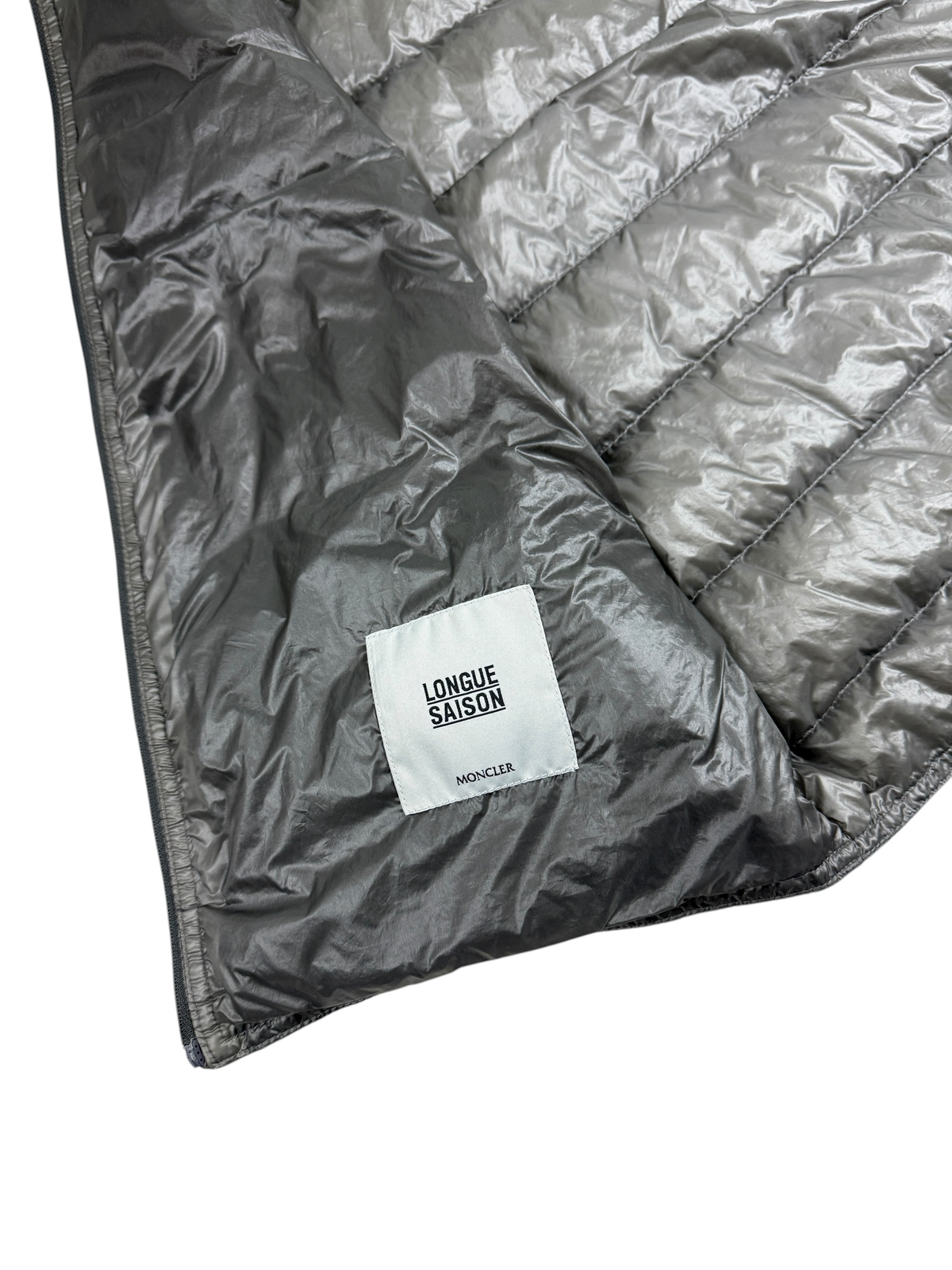 Veste Moncler gris métallisé taille 1 - Logo et étiquette