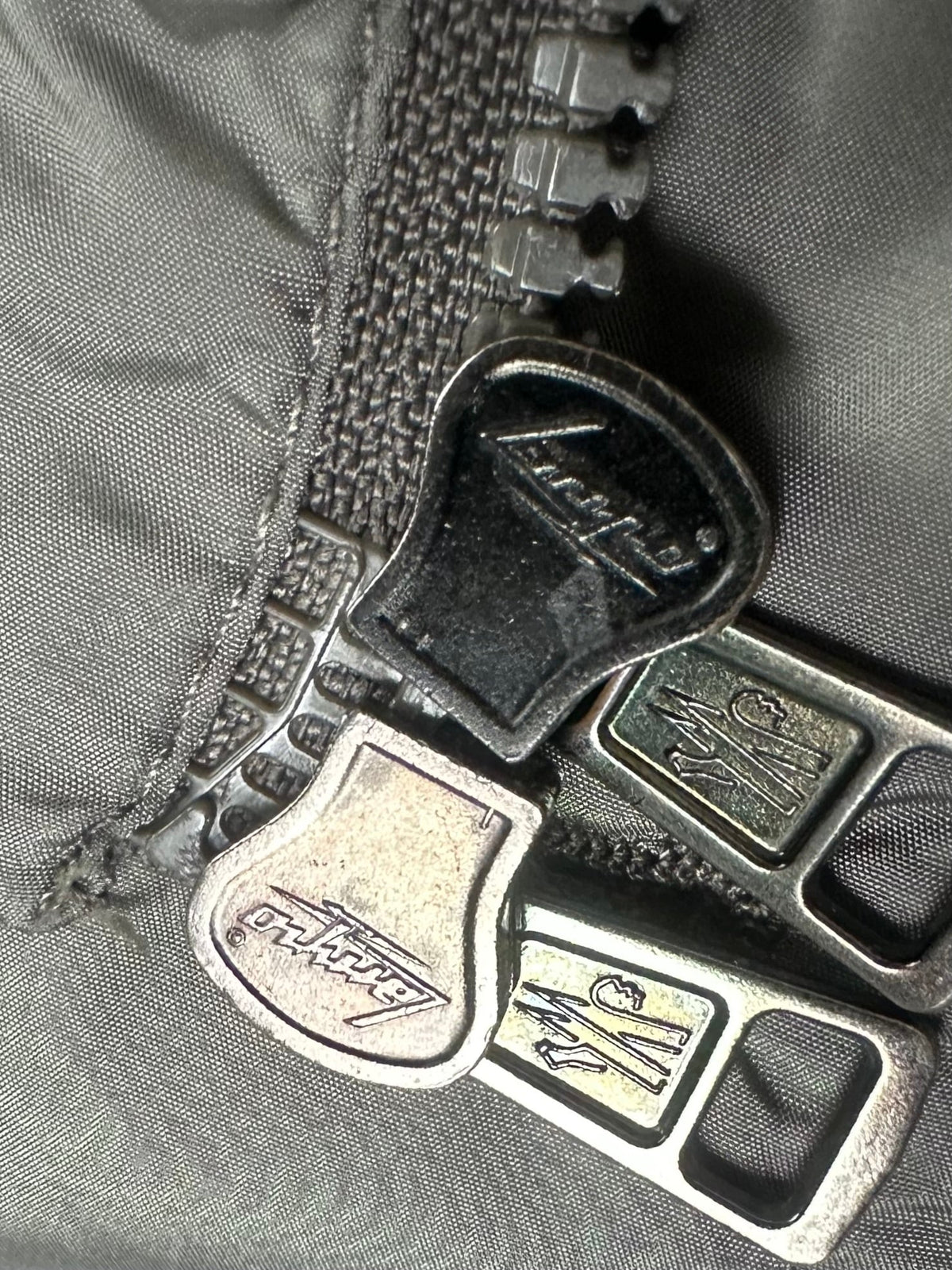 Veste Moncler gris taille 1 - Vue 8