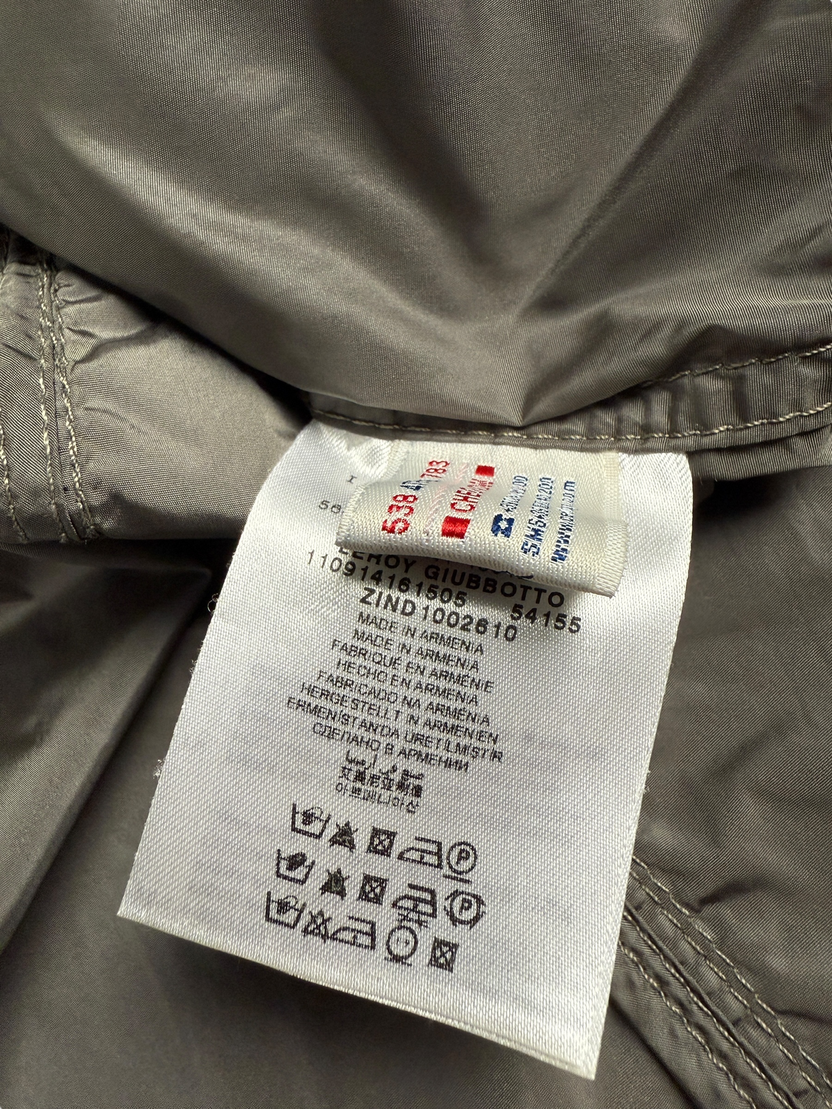 Veste Moncler gris taille 4 - Logo et étiquette