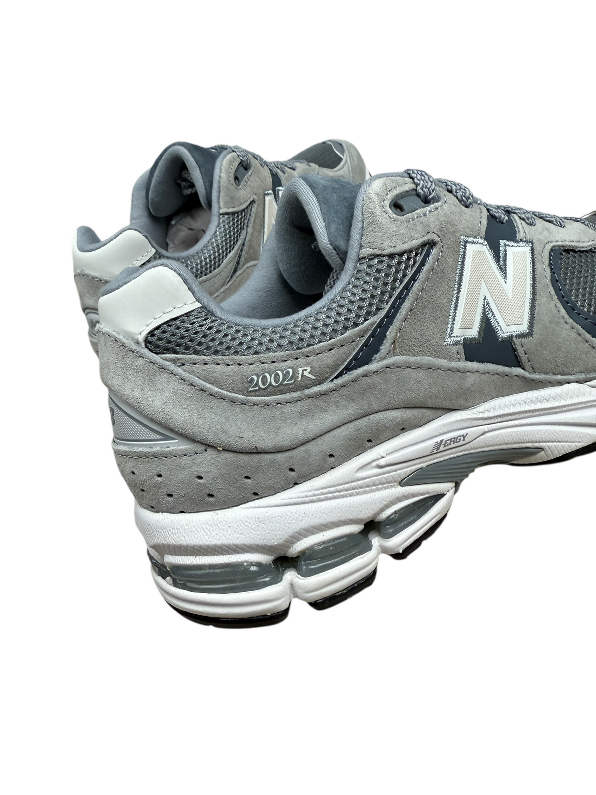 Sneakers New Balance M2002RST grises, pointure 40 — détail du produit