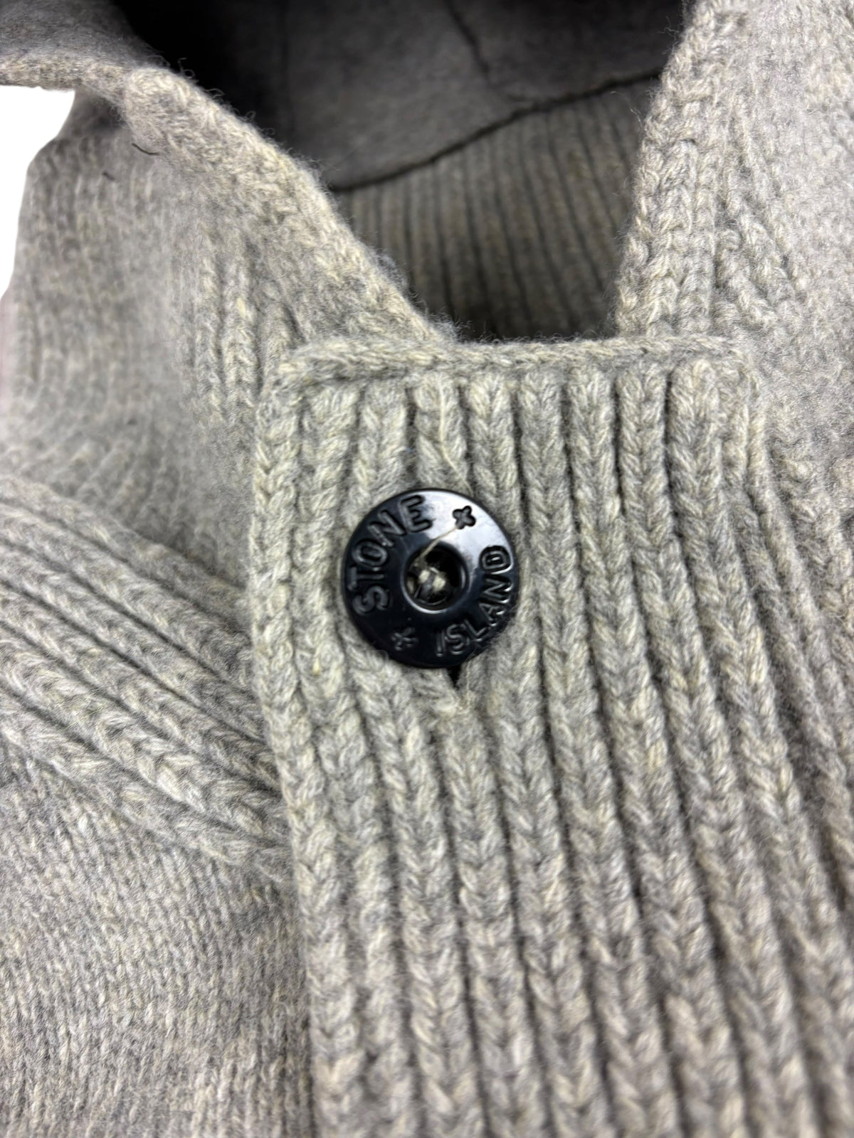 Cardigan Stone Island gris taille S - Détail