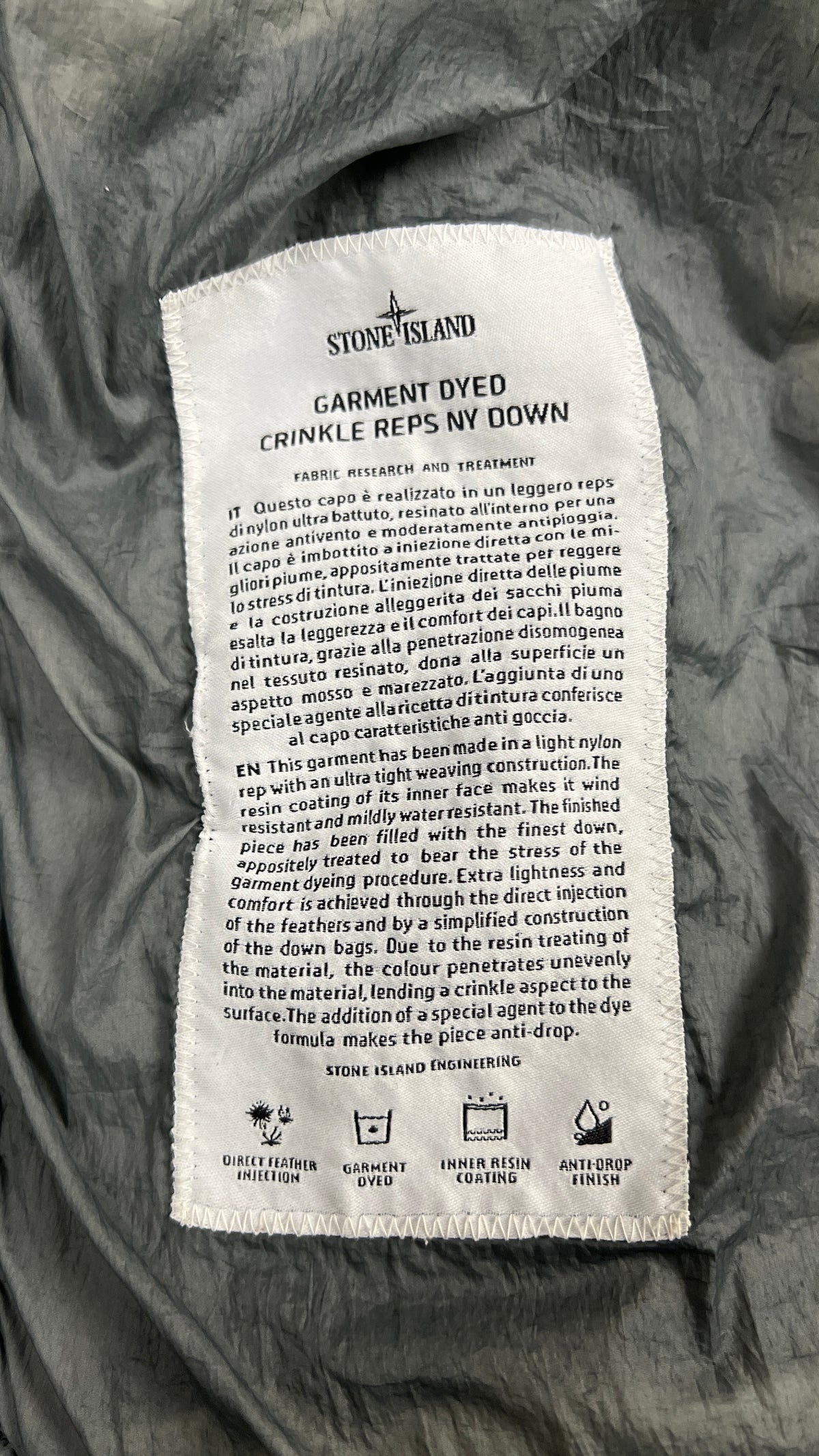 Doudoune Stone Island Crinkle Reps NY Down gris, détail étiquettes et finitions — vue 4