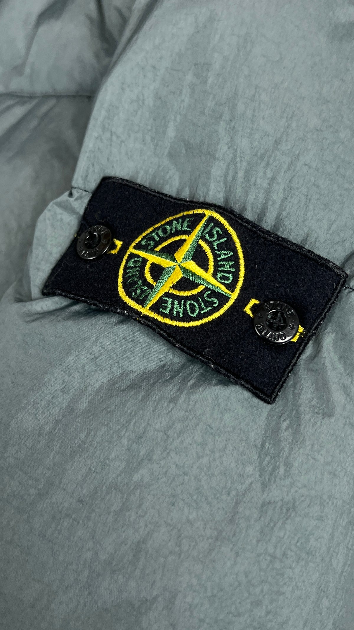 Doudoune Stone Island Crinkle Reps NY Down gris, détail étiquettes et finitions — vue 6