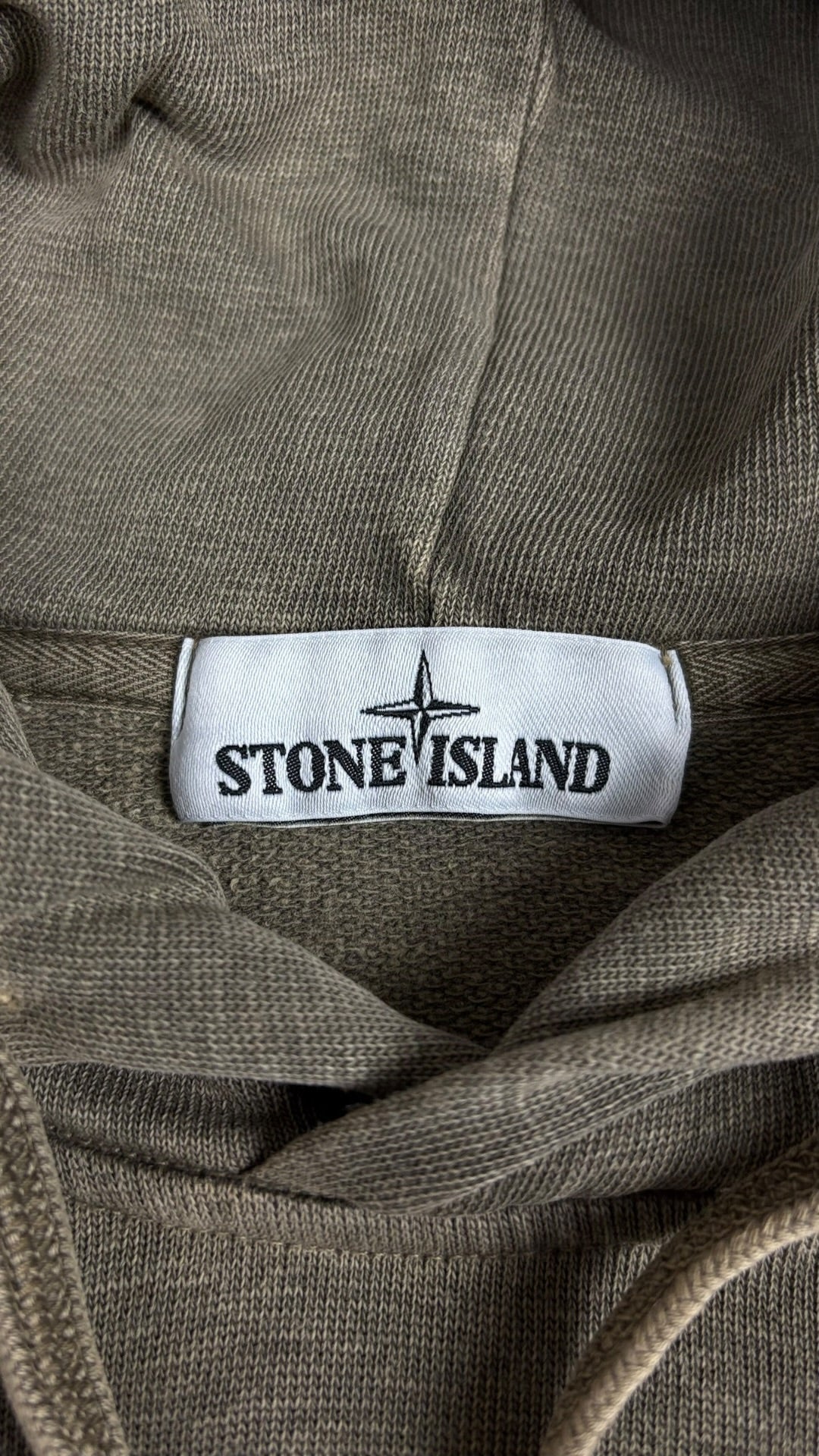 Hoodie Stone Island kaki taille M - Détail