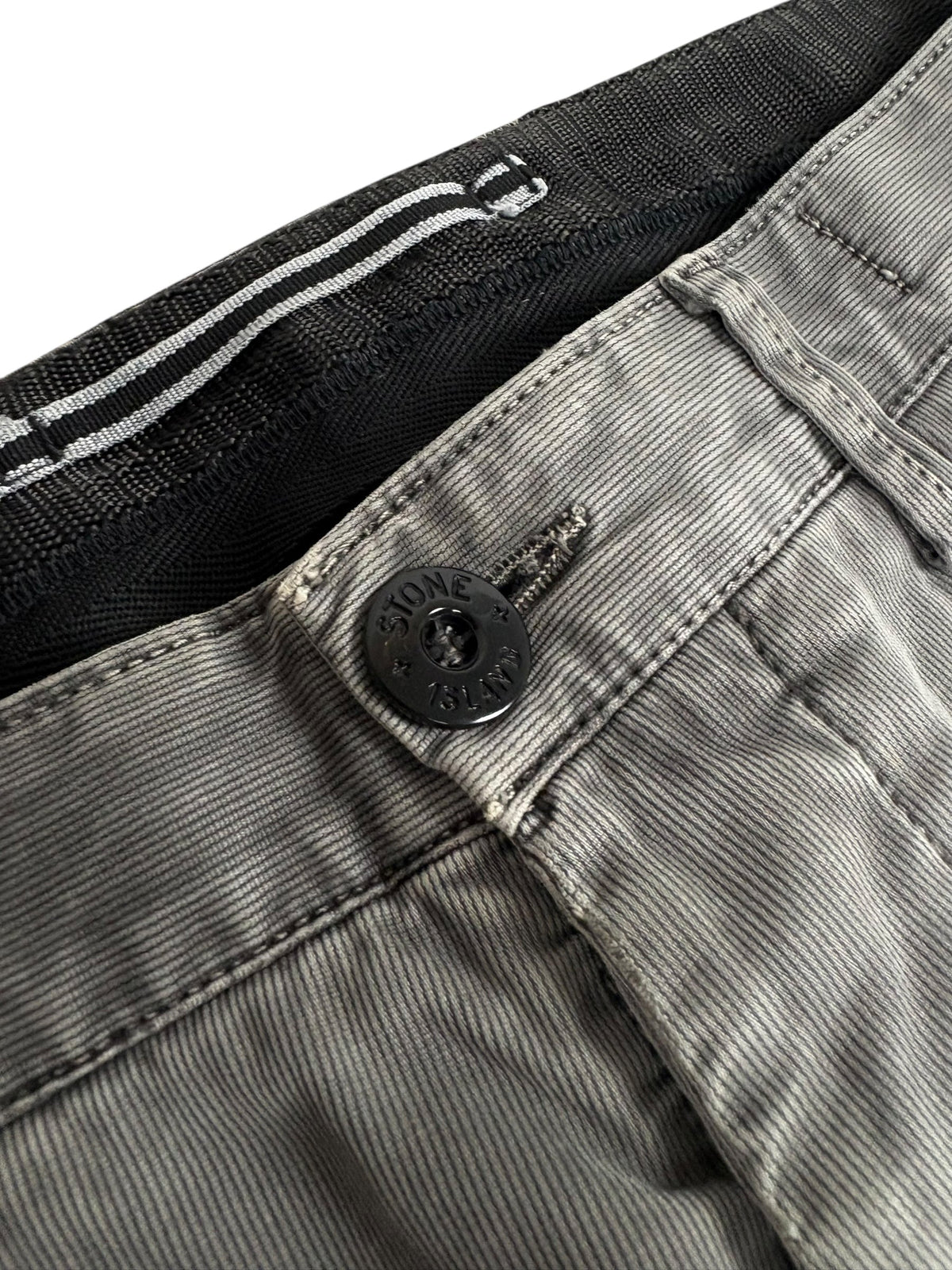 Pantalon Stone Island gris taille W29 - Détail