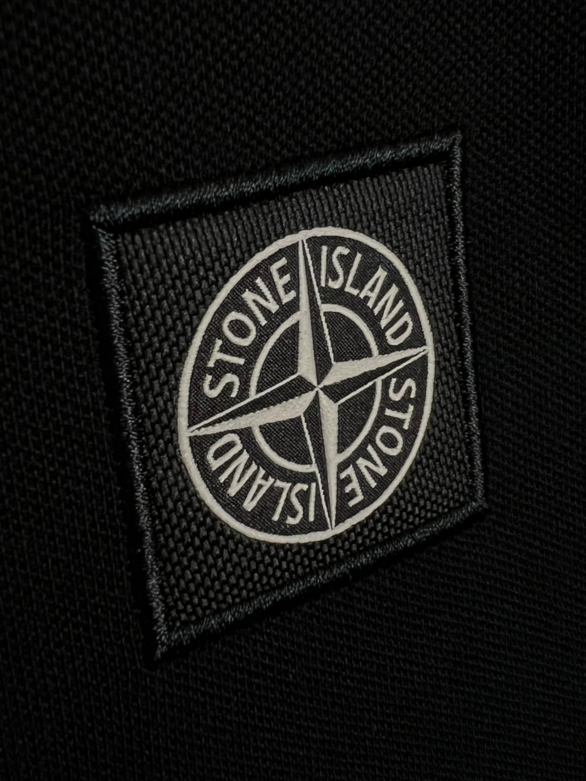 Polo Stone Island noir taille L - Détail