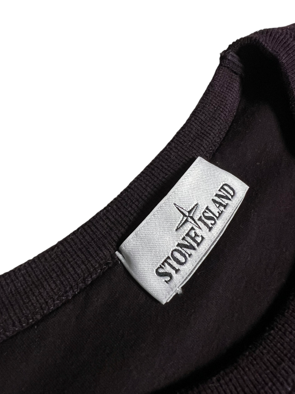 Pull Stone Island bordeau taille M - Logo et étiquette