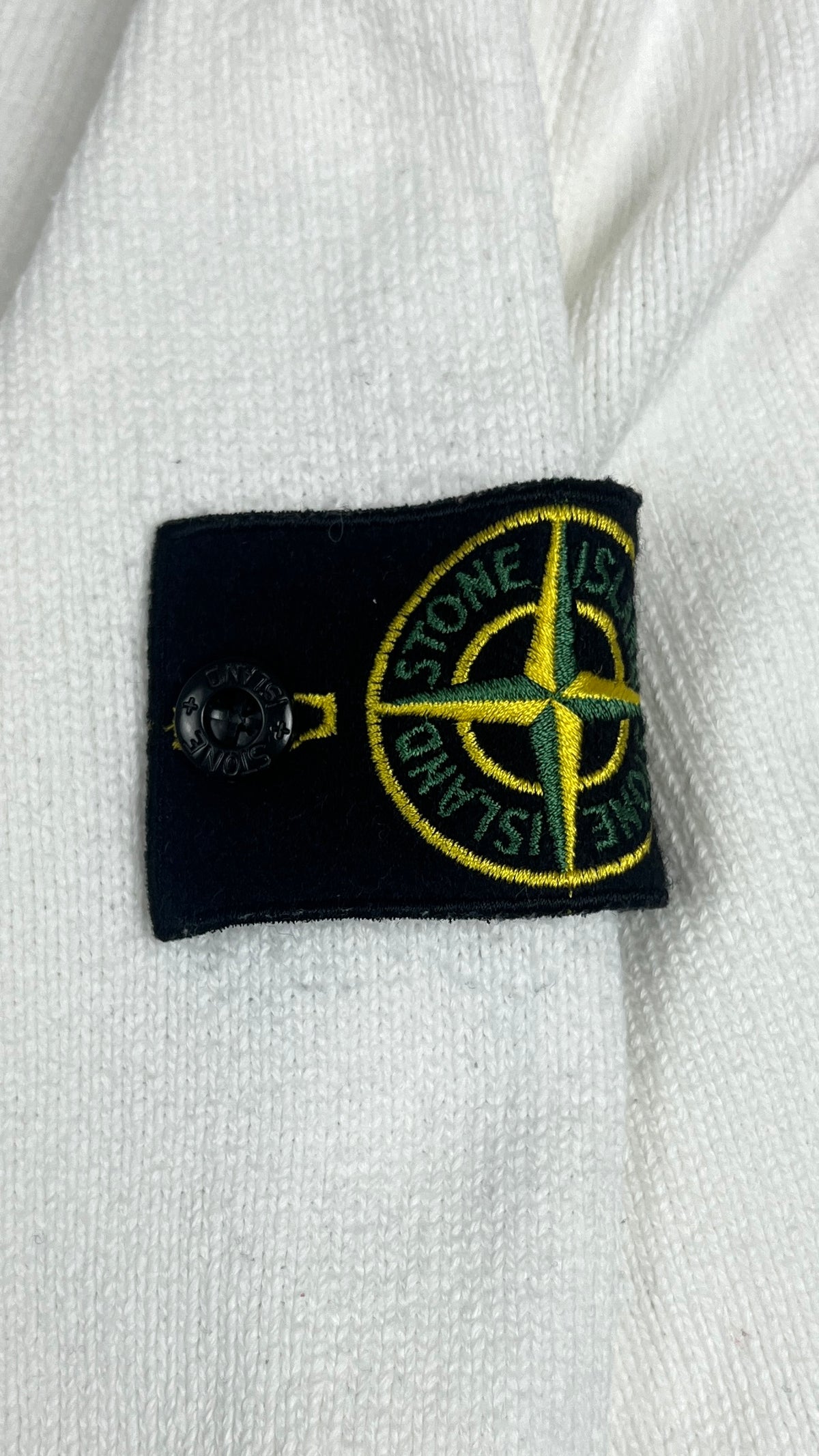 Pull Col Montant Stone Island blanc, détail étiquettes et finitions — vue 4