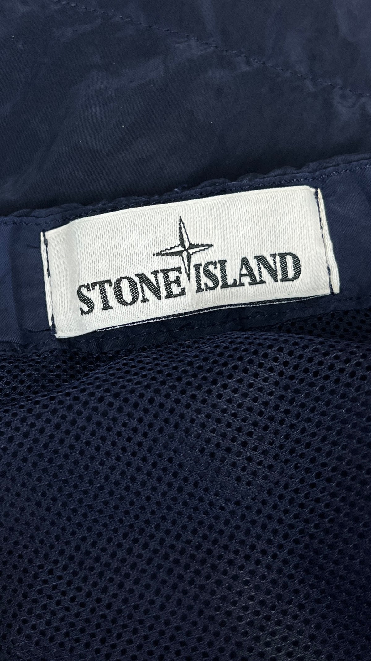 Short de bain Stone Island marine taille M, détail étiquette — vue 4
