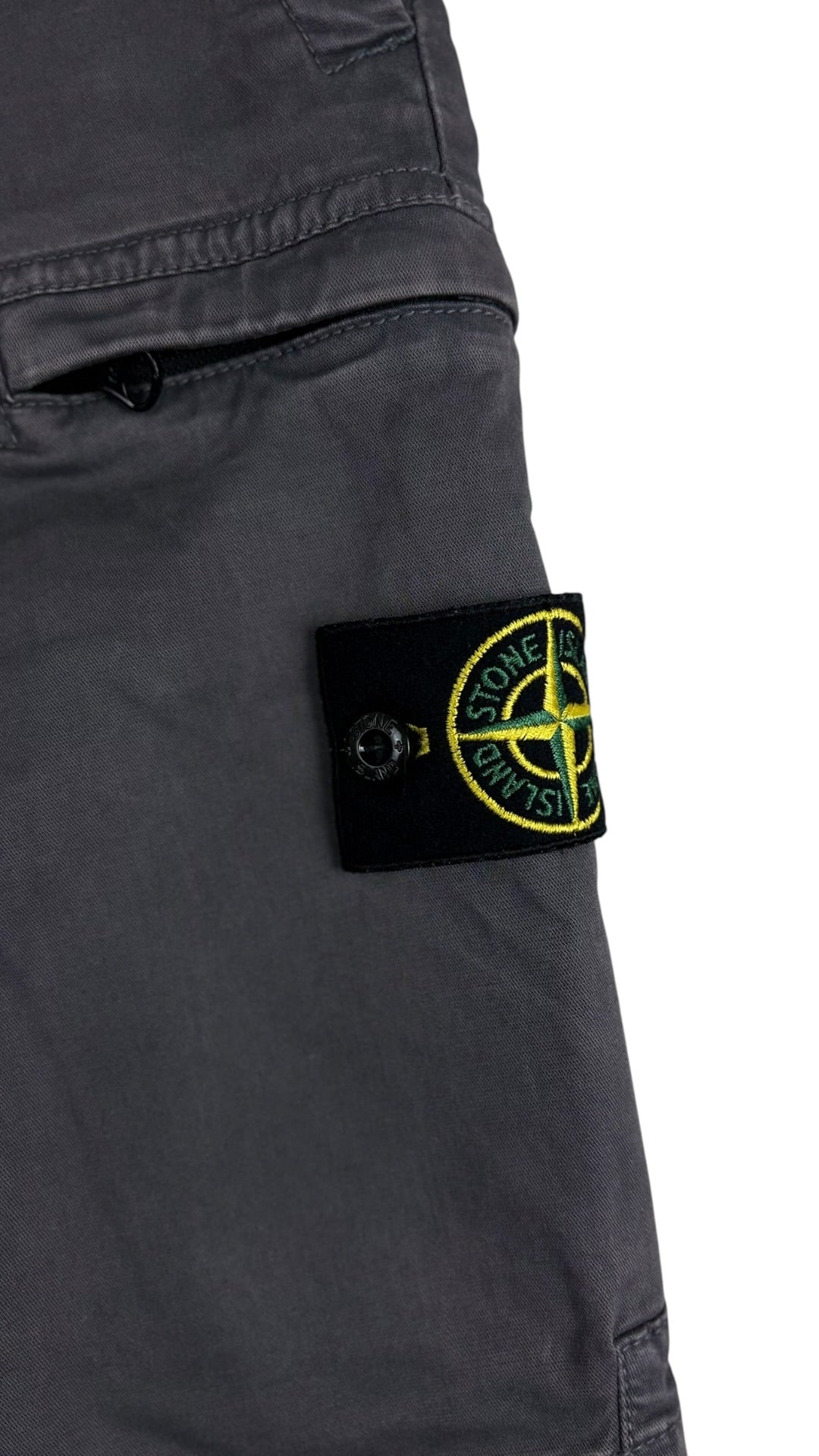 Short Stone Island gris taille W30 - Détail