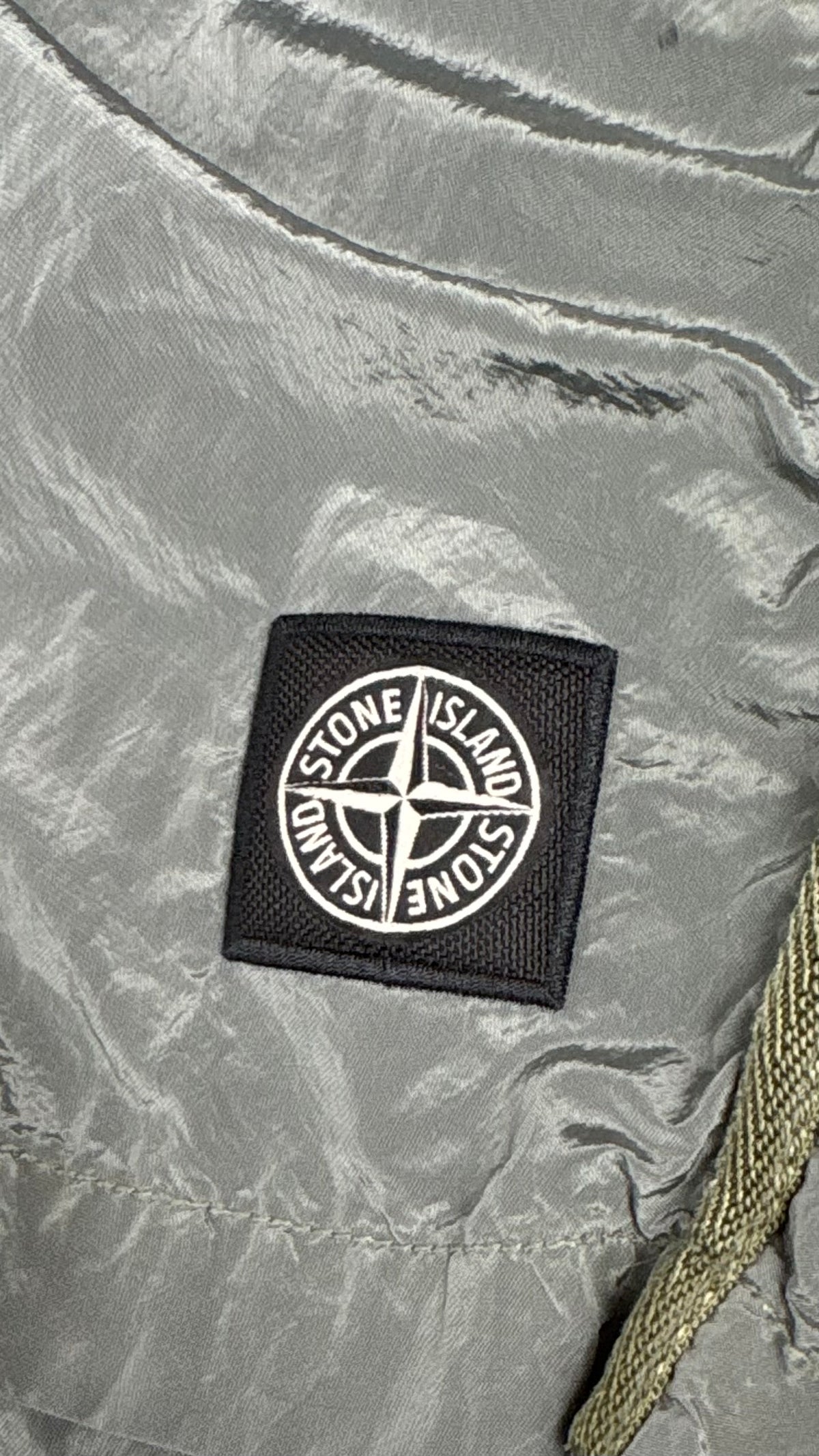 Shorts Stone Island Nylon Metal cachi taglia L, dettaglio etichette e finiture — vista 3
