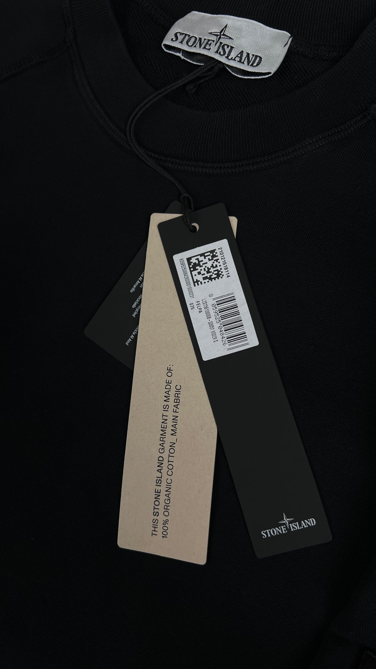 Sweat-shirt Crewneck Oversize Stone Island Organic Cotton Fleece noir, détail étiquettes et finitions — vue 5