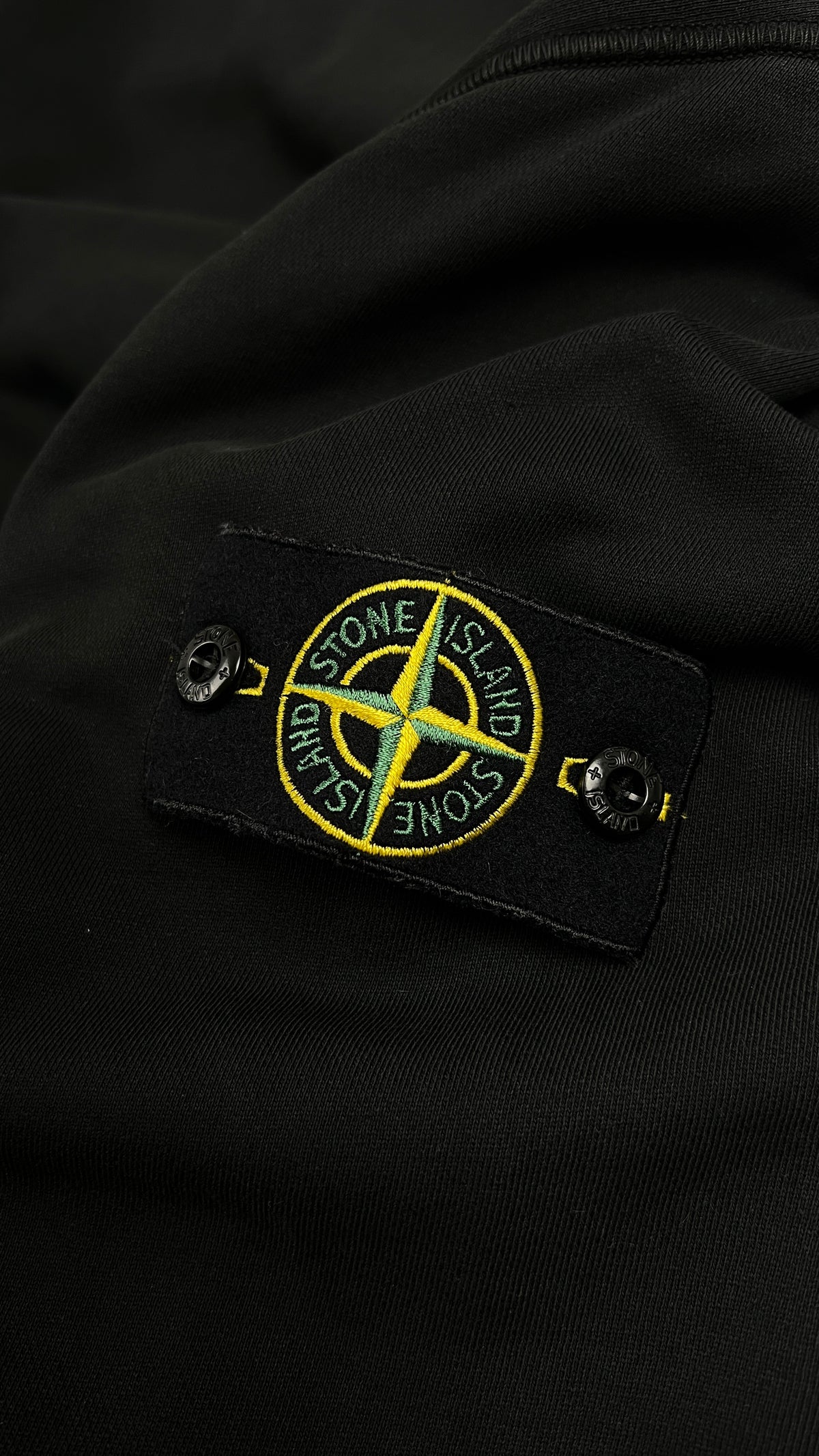 Sweat-shirt crewneck Stone Island noir taille M - logo et étiquette