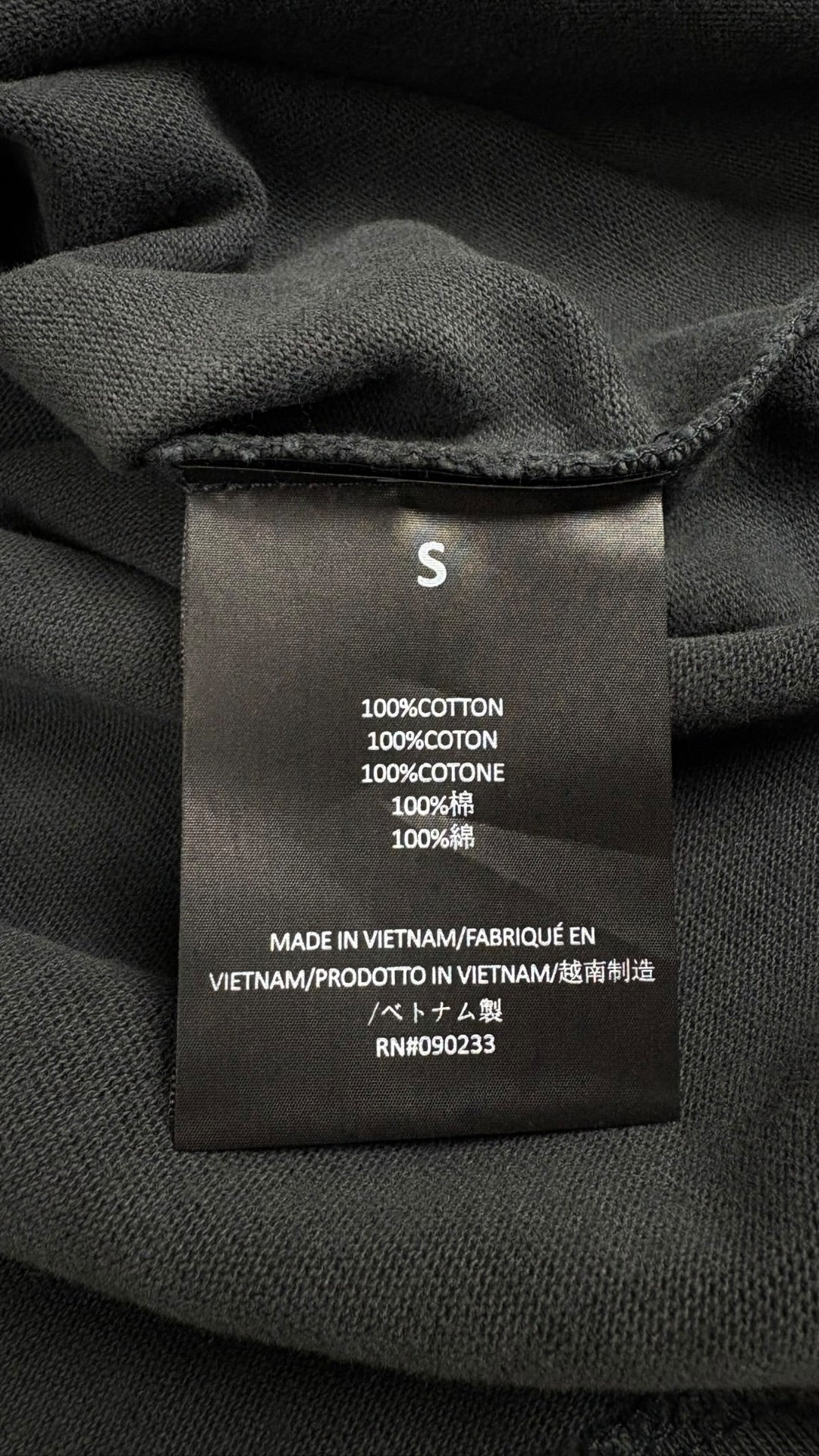 T-Shirt Essentials in Grau mit Fear of God Logo, neu, Kollektion 2026 - Detail | Authentisch NB08